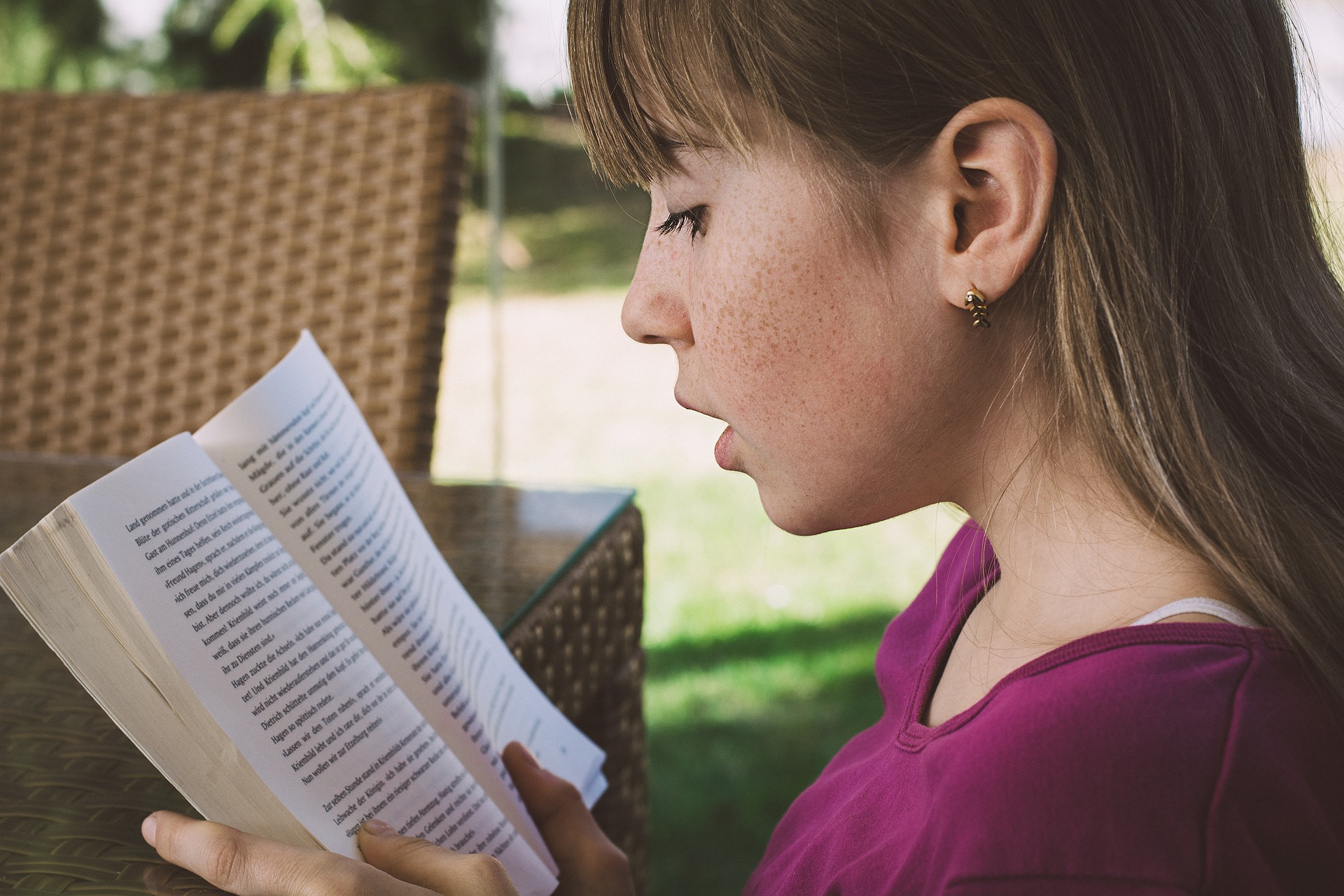 Wspólne czytanie z rodziną – jak nauczyć dzieci czytać ze zrozumieniem?